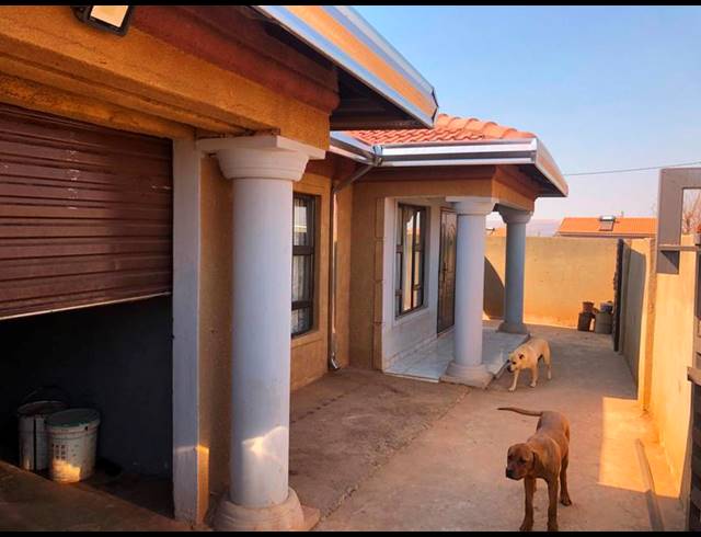 3 BEDROOM HOUSE FOR SALE IN VILLA LIZA